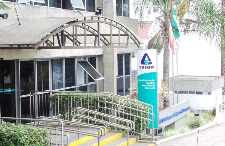 Concurso da Casan tem salários de até R$ 12 mil para trabalhar em diversas cidades de SC