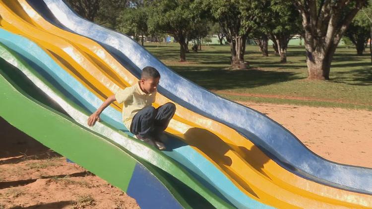 Brasileiro de 10 anos descobre 'ciclo matemático' elevando os números 13 e 16 ao quadrado; entenda