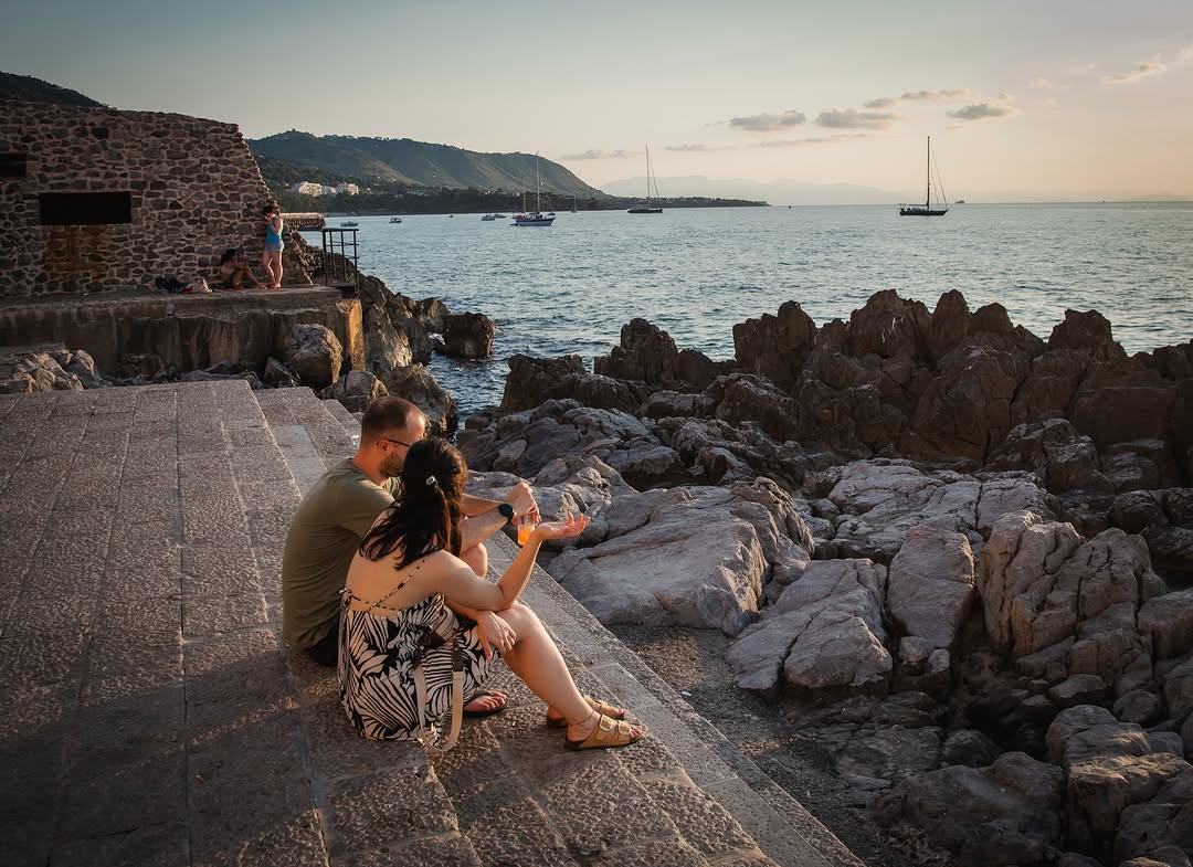 Due parole, il mare davanti e il tempo che scorre più lentamente. 🌊 #visitcefalu