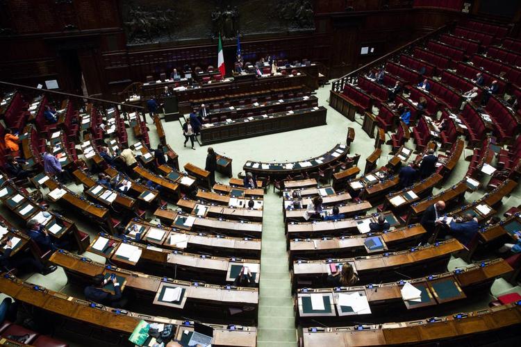 Stretta sulla cittadinanza, primo ok della Camera alla proposta di legge. Salvini: "Gli altri parlano, la Lega fa"