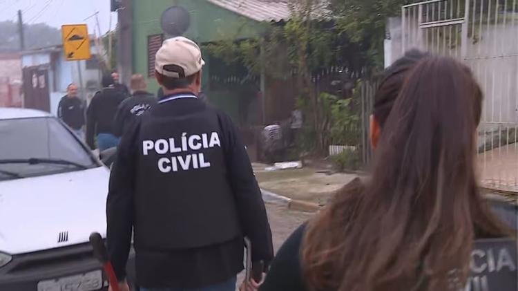 Grupo que usava nome de facção para extorquir vítima é alvo de operação no RS: 'Ameaçando ela e os seus familiares'