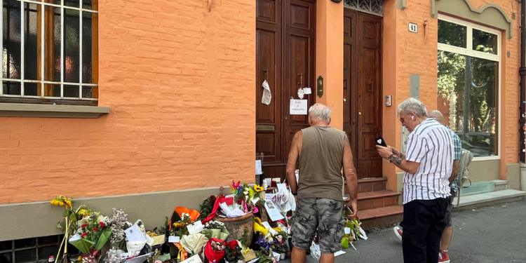 Pavana dà l'addio a Guccini, oggi funerali in forma privata. E Bologna canta per ricordare il "Maestrone"