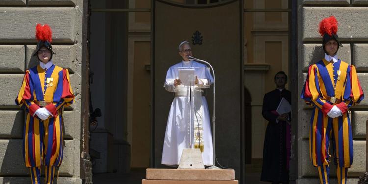 Il Papa: "Tornano venti di guerra e seminano morte e terrore"