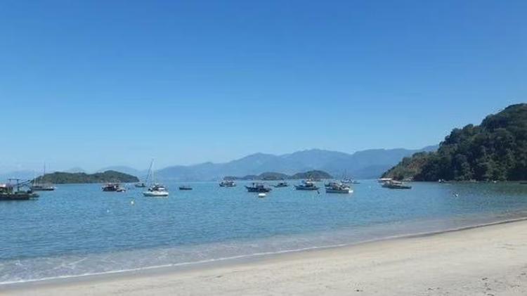 Pescador desaparece no mar durante ventania em Paraty