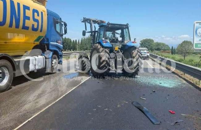 Capaccio Paestum, incidente sulla SS18: trattore perde una parte meccanica, ferito il conducente