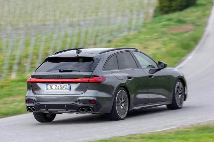 Audi S5 Avant 2026: V6 familiare di sostanza, per passare inosservati