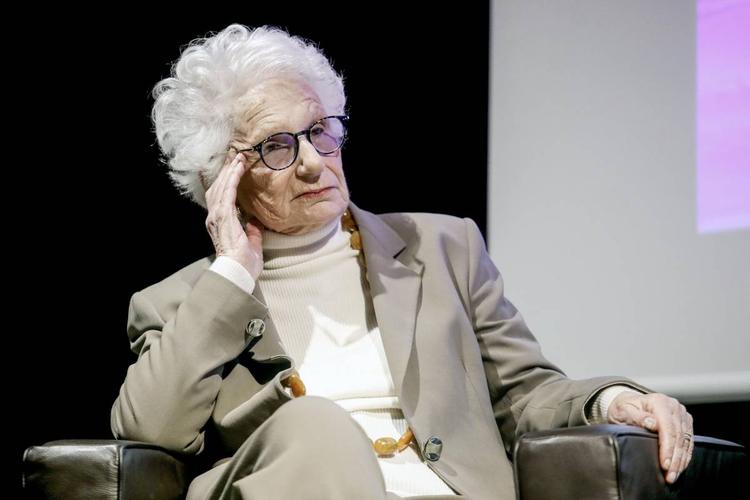 Insulti online a Liliana Segre, arriva la prima condanna agli haters: 4 mesi e 1.500 euro di risarcimento