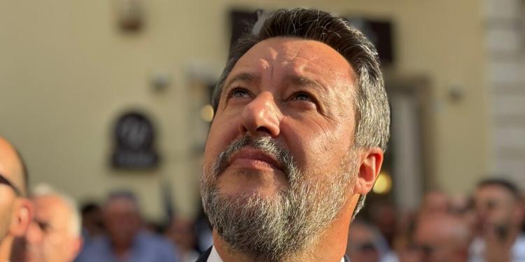 Salvini contestato al concerto per De André: «Nessuno può decidere quale musica posso ascoltare»