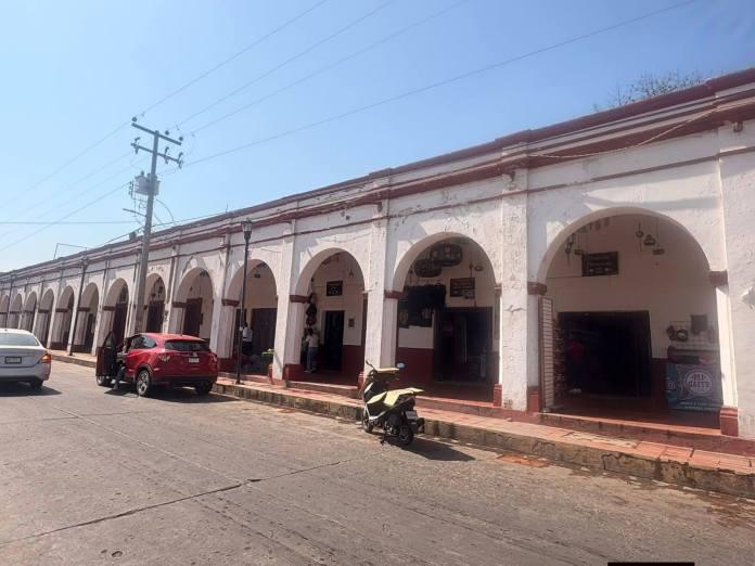 Exponen falta de mantenimiento en los portales de Chiapa de Corzo