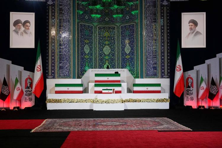I megafunerali di Khamenei senza il figlio Mojtaba. Poi i nuovi colloqui Usa-Iran