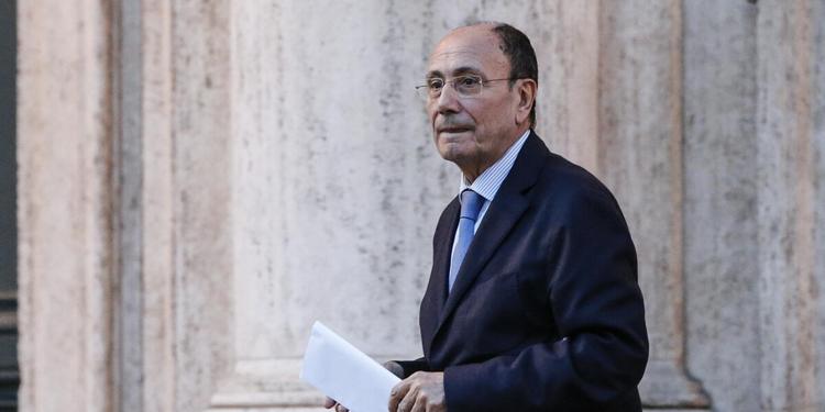 Sorpresa in Sicilia, il governo si salva: Ast e Seus possono assumere