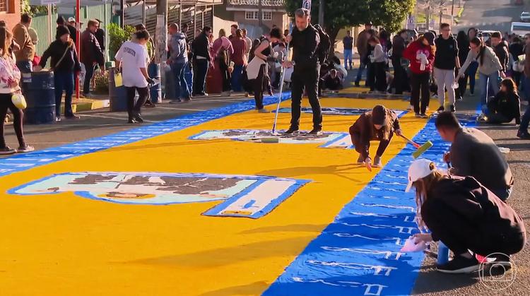 Tapetes de Corpus Christi mantêm tradição e fé pelas ruas do Brasil
