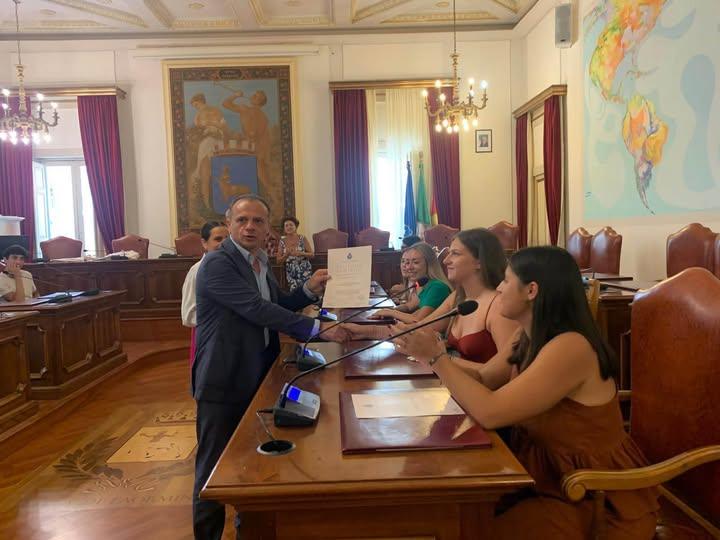 🎓 ATTESTATI DI MERITO AI GIOVANI DIPLOMATI TAORMINESI CON 100 Sedici giovani studenti taorminesi hanno concluso il loro...