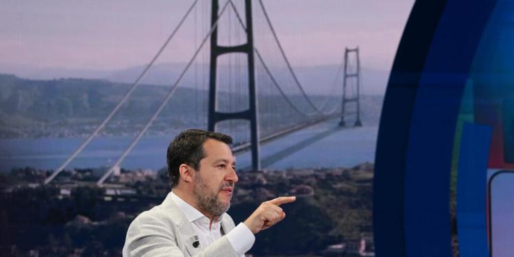 Salvini, Ponte sullo Stretto di Messina: "Giunte 45mila domande per partecipare ai lavori"
