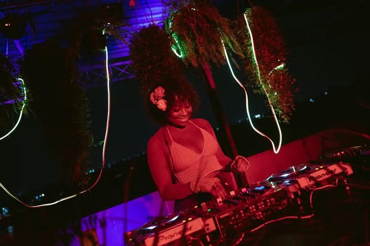Festival gratuito leva grafite, slam e música para praça de Guarus, em Campos