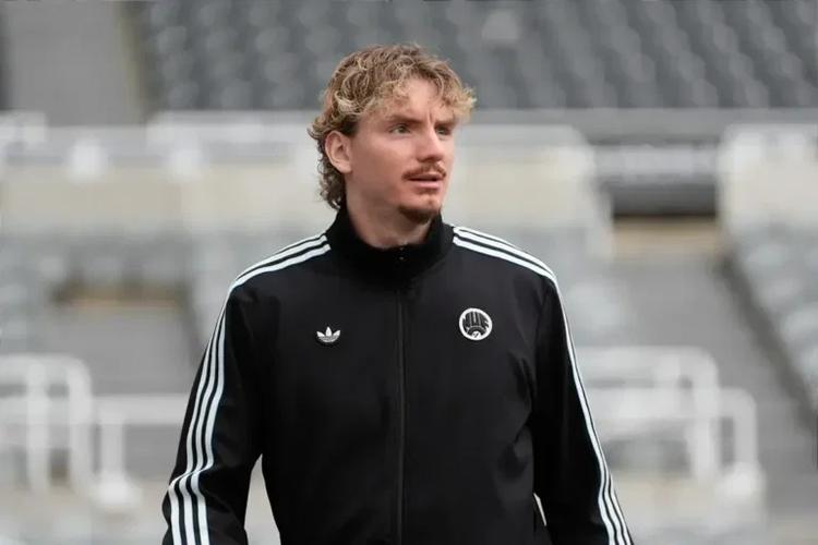 Bundesliga club now competing to sign Nick Woltemade before transfer window closes