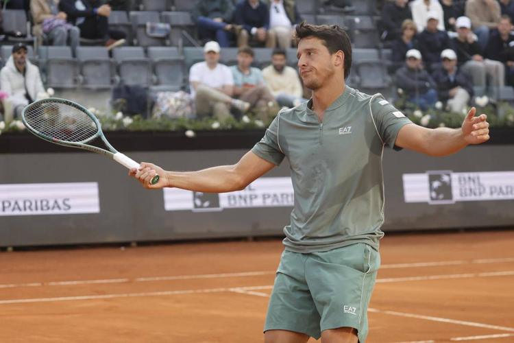 Darderi cede di schianto: Ruud si impone in due set ed è il primo finalista