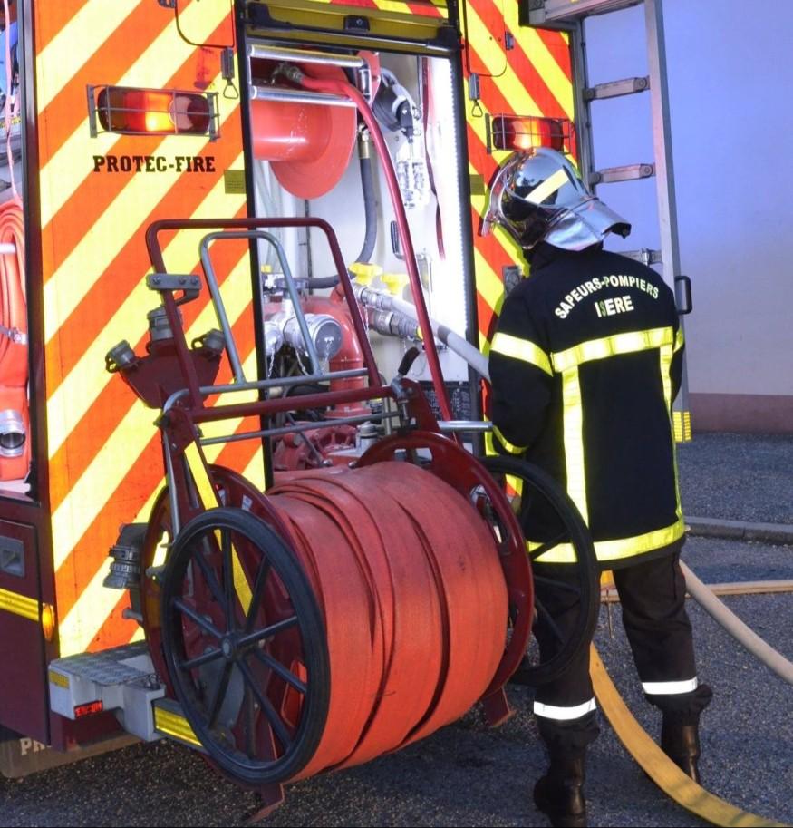 Saint-Didier-de-Bizonnes : un feu de garage se propage à la maison