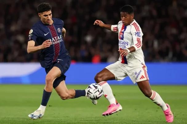 تأجيل مباراة باريس سان جرمان وليون في الدوري الفرنسي بسبب الاحتجاجات في باريس