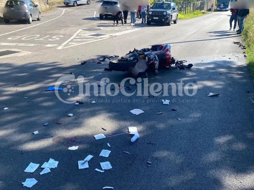 Incidente a Roccadaspide: scontro tra auto e moto vicino al centro, ferito un giovane di Aquara