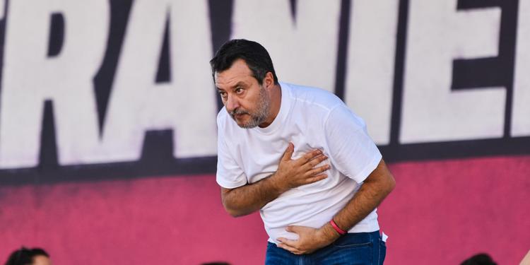 Pontida, Salvini annuncia il congresso straordinario a ottobre: "Basta veleni e caccia alle poltrone"