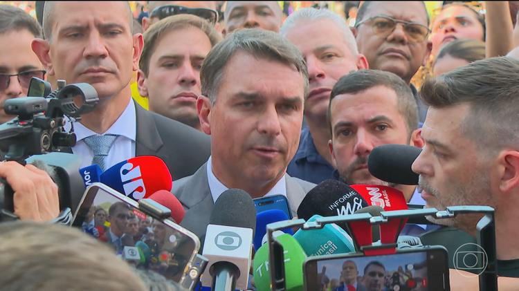 Flávio Bolsonaro, candidato do PL à Presidência, faz campanha no Rio