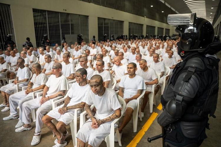 El Salvador prisons.