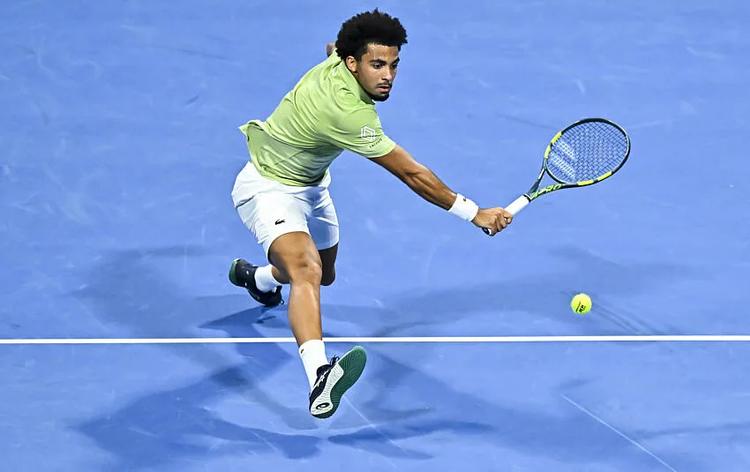 Indian Wells : Arthur Fils maîtrise Fucsovics et poursuit sa route vers les 8es