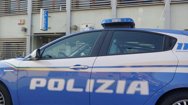 TORINO – Arrestato 25enne: molestava i passanti mostrando un coltello