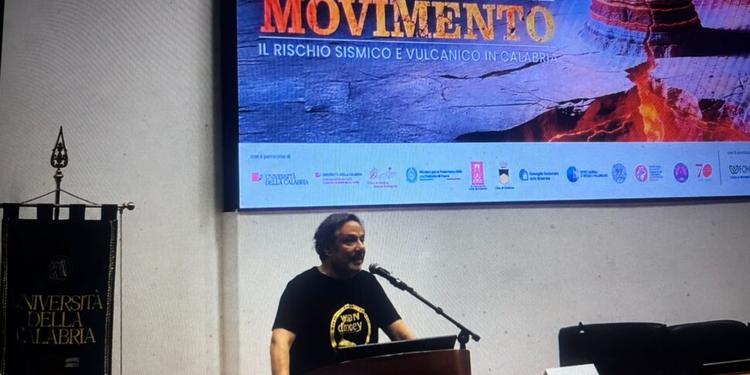 Rischio terremoti, il geologo Tozzi all'Unical: «Siamo noi a renderli catastrofici»