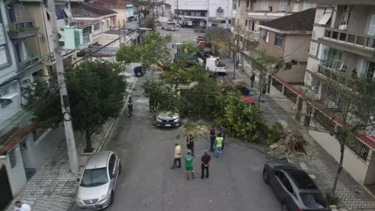 O que explica os ventos de 100 km/h que causaram mortes, destruição e apagões em SP e RJ