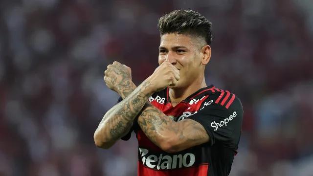 Carrascal aparece no Brasileiro para salvar Flamengo após série de ganchos