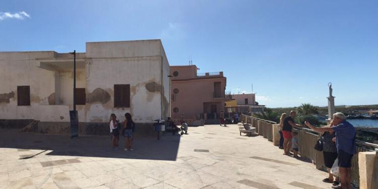 "Era in lacrime e tremava": il comandante racconta in aula lo shock della militare molestata a Lampedusa