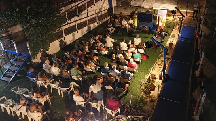 Agosto ci ha regalato nuove Correnti: di parole, di idee, di musica, di incontri e di persone. E ciò che resta va oltre...