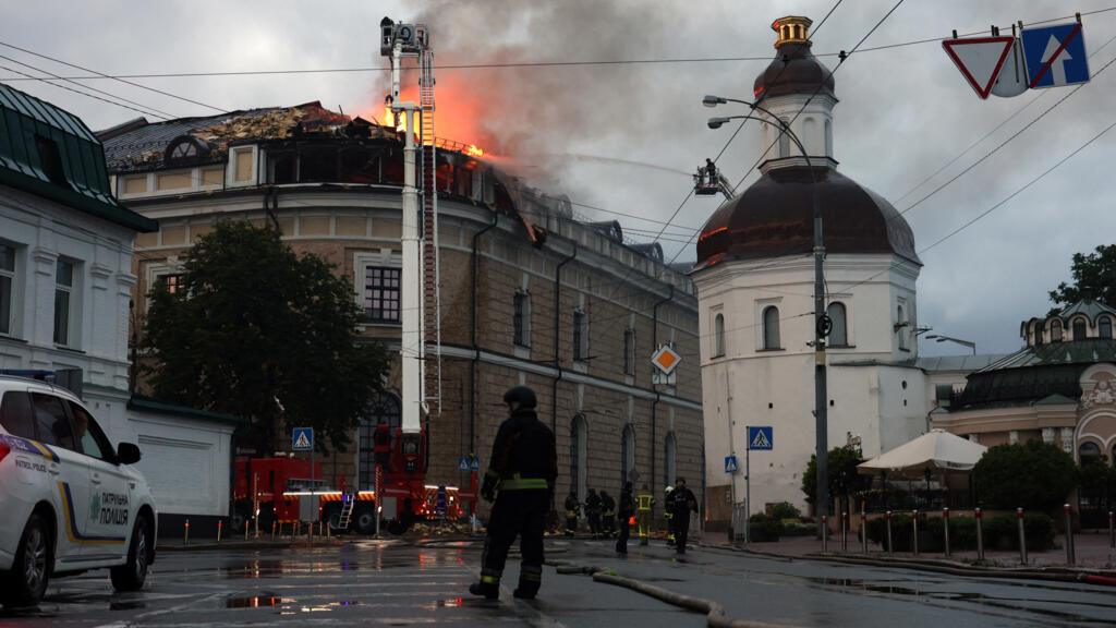 Ukraine : Kiev ciblée par des barrages de missiles qui ont fait au moins deux morts