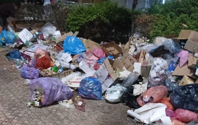 فعاليات حقوقية تدق ناقوس الخطر وتندد بغرق مراكش في الأزبال