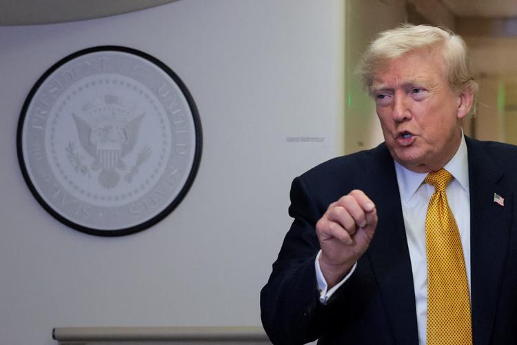 Bloqueio naval dos EUA ao Irã começa nesta terça; Trump diz que cobrará 20% de 'pedágio' sobre cargas em Ormuz