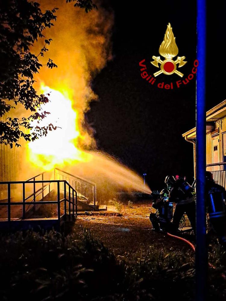 torino grugliasco incendio prefabbricato