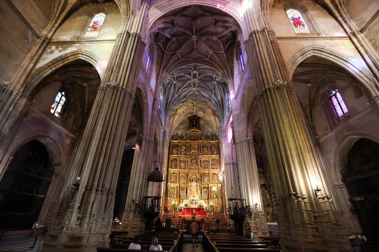 La iglesia prioral de Santa María, de estilo tardogótico, concebida como una catedral a imagen de la seo de Sevilla.
