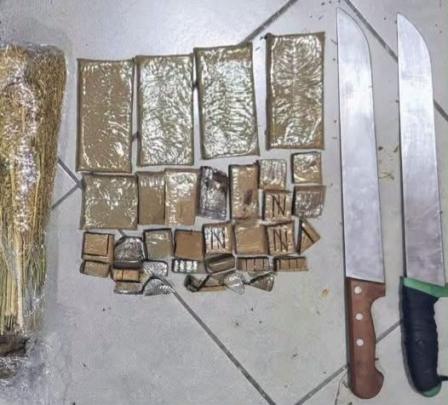 الدرك الملكي بالجديدة يطيح بمروج مخدرات ويحجز الشيرا والكيف وأسلحة بيضاء