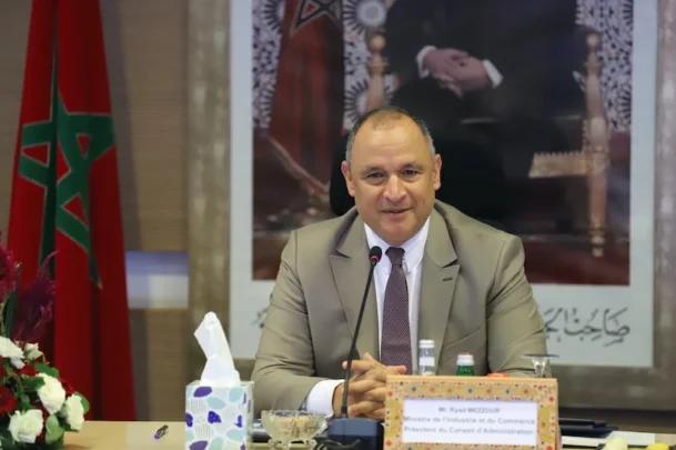 مزور يدعو التجار لمواكبة التحولات التي يشهدها القطاع