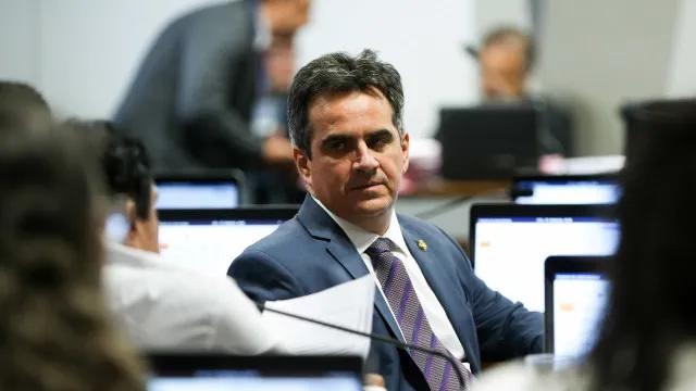 'Ele tem que ser investigado', diz Ciro Nogueira sobre Flávio
