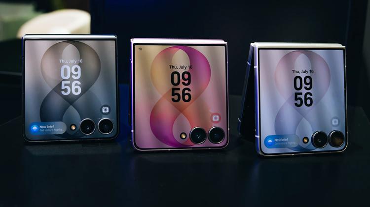 row of galaxy z flip 8 phones