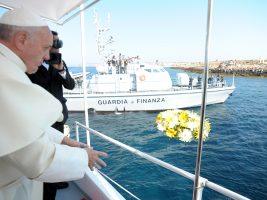 Papa Leone XIV a Lampedusa: voci, testimonianze e memoria dell’accoglienza per raccontare la visita nell’isola del Mediterraneo