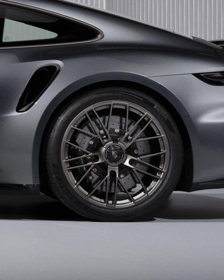 PIRELLI P ZERO R: ADN AUTOMOVILÍSTICO PARA EL NEUMÁTICO DEL PORSCHE 911 TURBO S