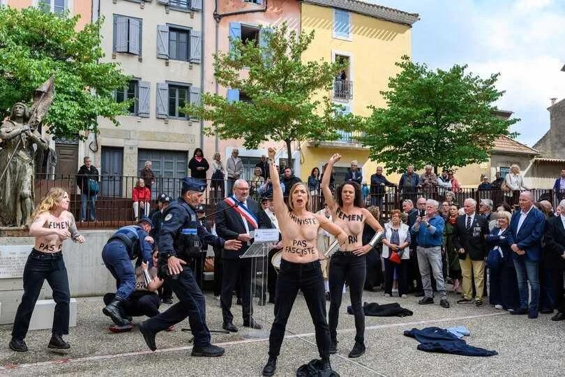 Carcassonne : quatre militantes perturbent la célébration en l’honneur de Jeanne d’Arc