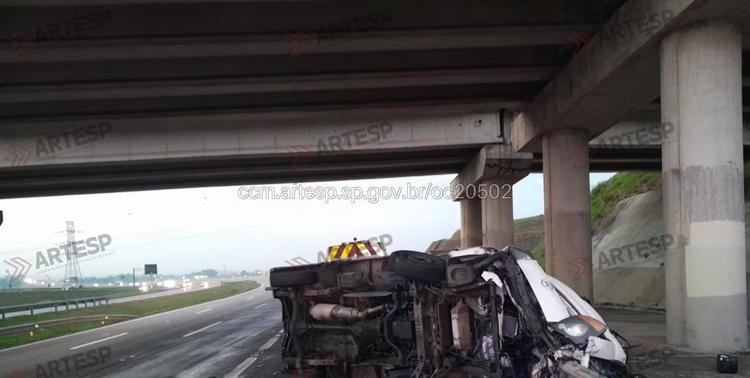 Motorista morre em acidente entre dois carros no Rodoanel, em Itaquaquecetuba
