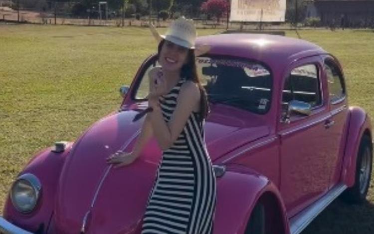 Fusca rosa quebra a caminho de Barretos e cantora sertaneja leva 25 horas do Paraná à Festa do Peão