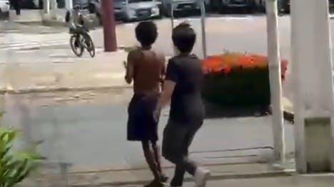 Homem em situação de rua é agredido com arma de choque por estudantes de Direito em Belém