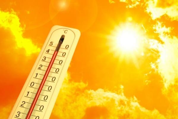 Caldo, ospedali sotto pressione: al Cardarelli 1.500 accessi in una settimana